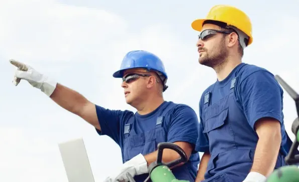 Two worker using LMS on laptop