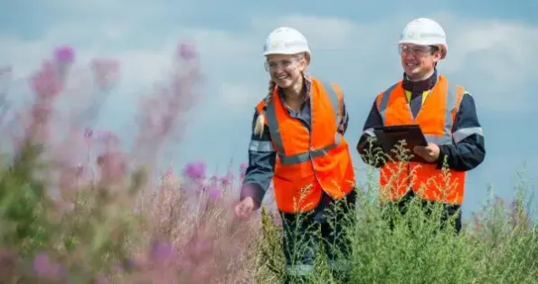 Two worker using LMS on tab