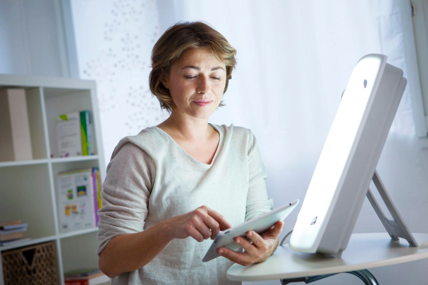 specialist works in front white light lamp SAD