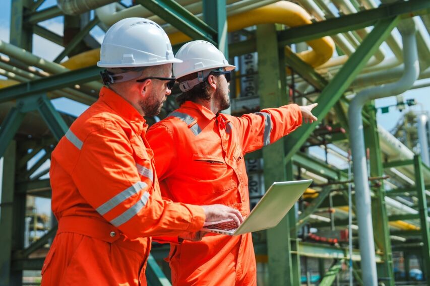 Oil and Gas Refinery Safety Managers - BIS Safety Software Oil and Gas Refinery Safety Managers