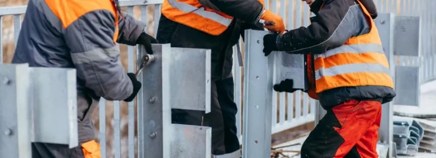 specialists work on scaffolding in the winter